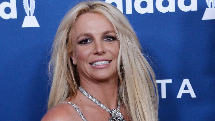 Neben jeder Menge Klamotten hat Britney Spears nun auch noch eine einstweilige Verfügung gegen ihre Ex-Manager im Schrank.