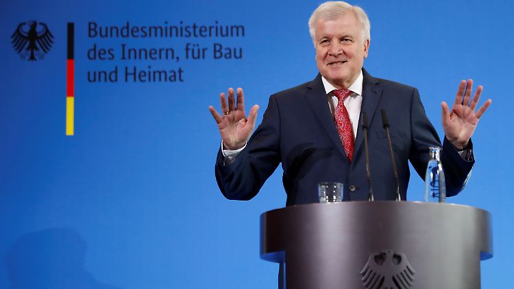 Horst Seehofer ist mit seiner Arbeit als Innenminister zufrieden.