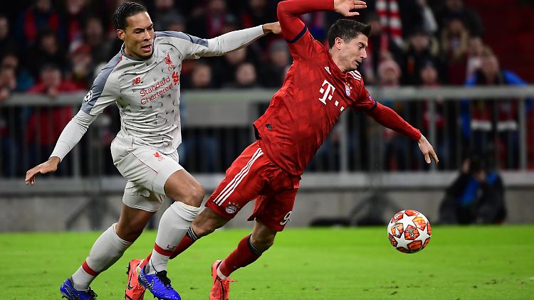 Wie so oft in Spielen, in denen es um viel geht, zeigte sich Bayern-Stürmer Lewandowski (r.) bemüht, aber unauffällig.