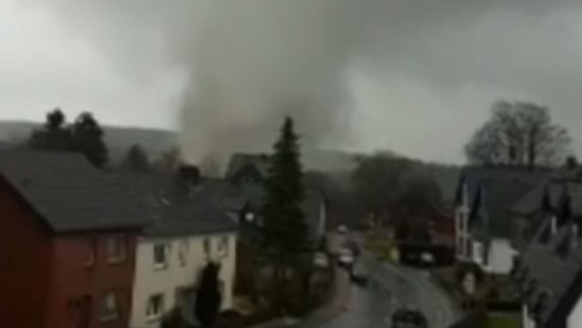 NICHTVERWENDENtornado.JPG