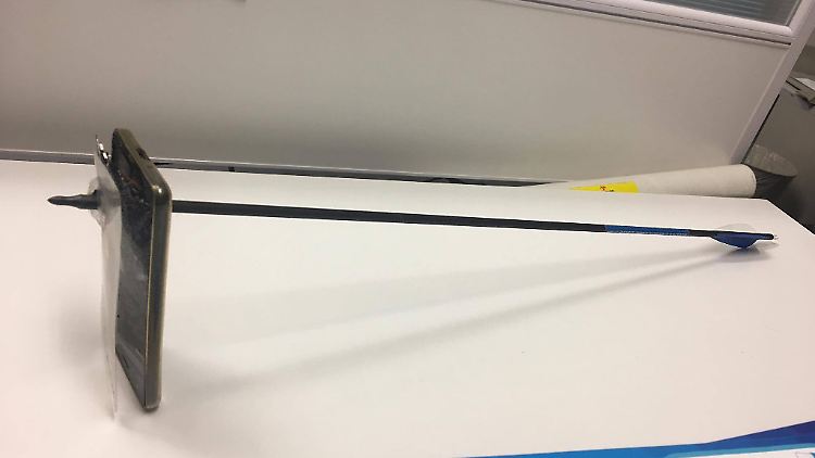 Das Smartphone rettete dem Australier womöglich sein Augenlicht.