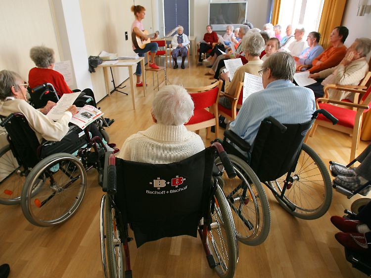 Im Geronto-Psychiatrischen Wohnbereich der DRK-Seniorenwohnanlage in Rostock-Evershagen.