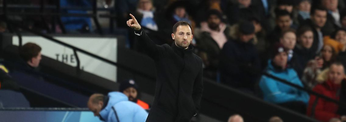 Domenico Tedesco bleibt vorerst Trainer bei Schalke 04.