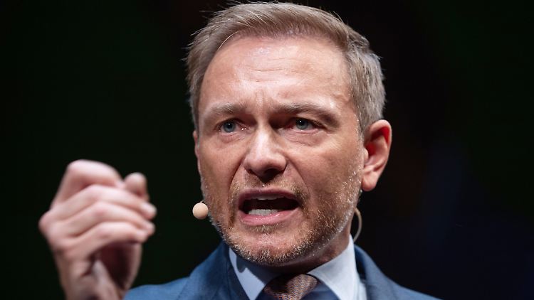 Christian Lindner fordert das Auswärtige Amt auf, eine Reisewarnung für die Türkei auszusprechen.