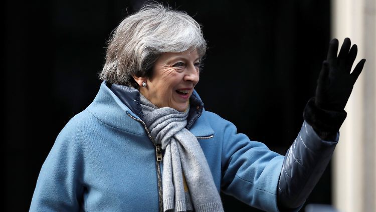 Sie lässt sich nichts anmerken: Theresa May am Donnerstag auf dem Weg zum Unterhaus.