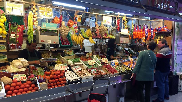Obst und Gemüse wird es auch weiterhin geben, aber der Nachschub aus Spanien ist in Gefahr, warnt der Fruchthandelsverband.