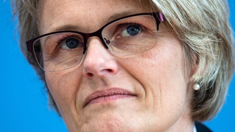 Bundesbildungsministerin Karliczek rechnet damit, dass die Grundgesetzänderung zu Ostern in Kraft tritt.