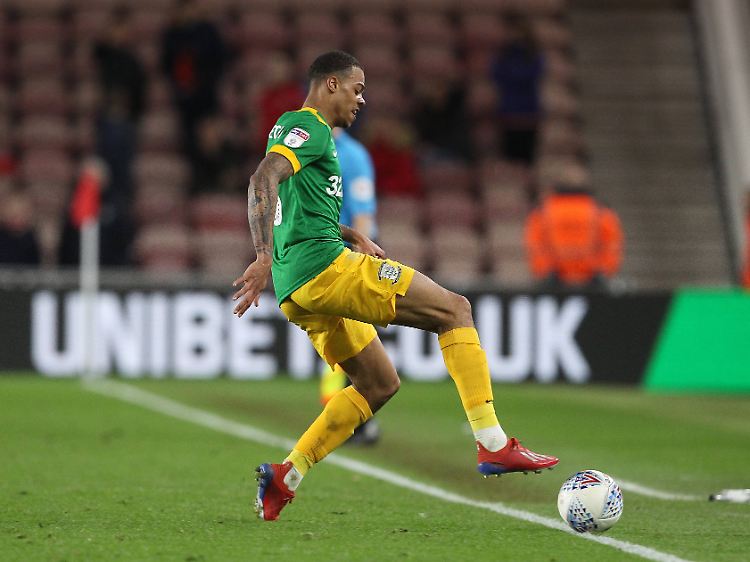 Lukas Nmecha spielt aktuell als Leihspieler bei Preston North End.