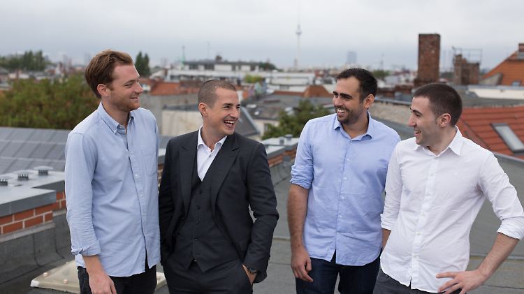 Fabian Wesemann, Dario Fazlic, Julian Teicke und Jonathan Seoane über Berlins Dächern
