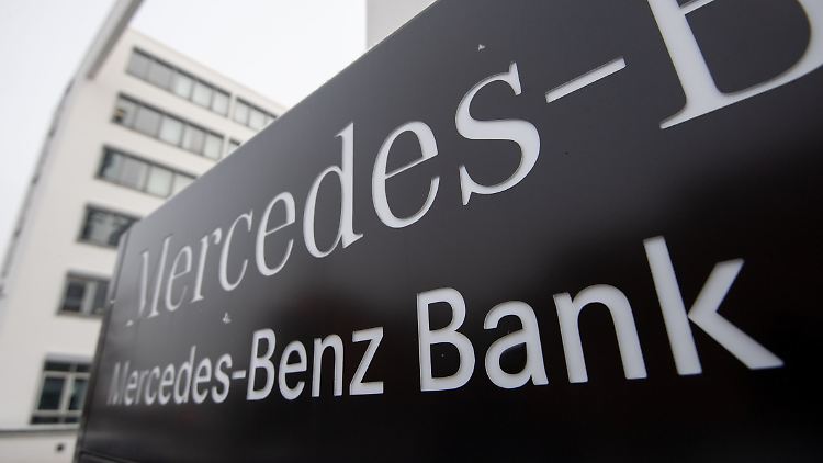 Die Mercedes-Benz-Bank muss sich derzeit in Stuttgart vor Gericht verantworten.