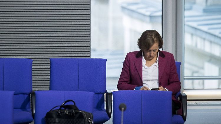 Bei Terroranschlägen ist sie oft besonders schnell mit Kommentaren und Einordnungen. Zu dem Blutbad in Christchurch hüllt sich Beatrix von Storch bisher in Schweigen - warum wohl?