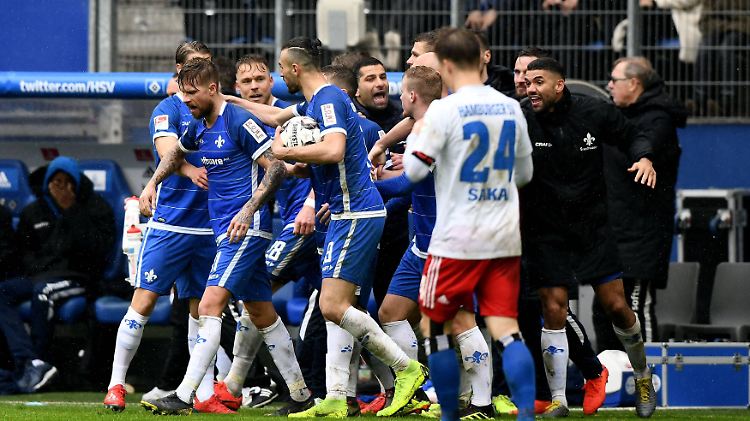 Bitter für den HSV: Darmstadt 98 jubelt spät zweimal.