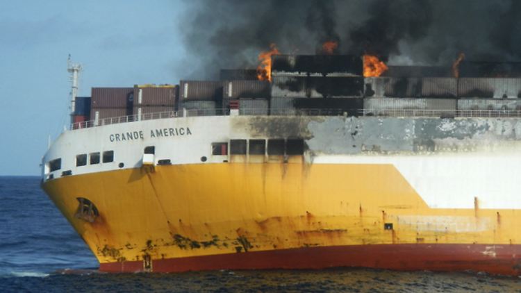 Ein tagelanger Brand zerstörte das Schiff "Grande America".