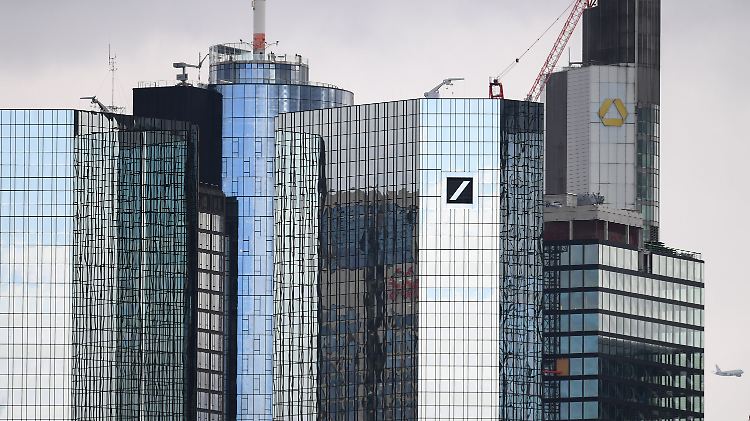 Bankenhochzeit noch vor der Europawahl? Der Commerzbank und der Deutschen Bank steht ein turbulentes Frühjahr bevor.