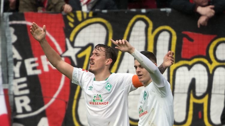 Der erste Streich: Bremens Kapitän Max Kruse hat soeben in Leverkusen das 1:0 für den SV Werder erzielt.