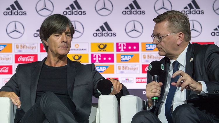 Löw will wieder verstärkt auf die Jugend setzen, DFB-Chef Grindel kann sich für die ausgemusterten Ex-Nationalspieler Boateng, Hummels und Müller ein Abschiedsspiel vorstellen.