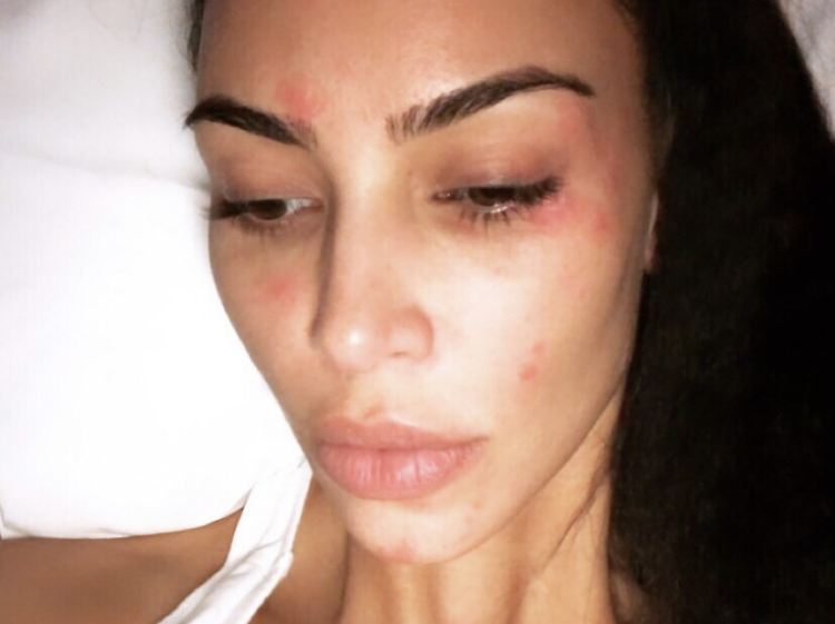 Auf Instagram zeigt Kim Kardashian ihr ungeschminktes Gesicht.