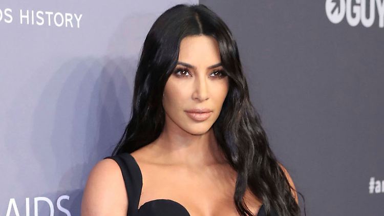 Kim Kardashian hat mit Schuppenflechte zu kämpfen.