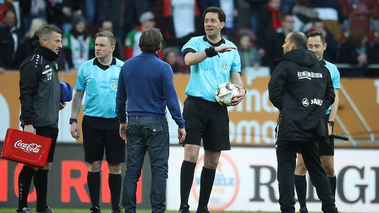 Manuel Gräfe zeigt sich gesprächsbereit - das interessiert Thomas Doll allerdings wenig.