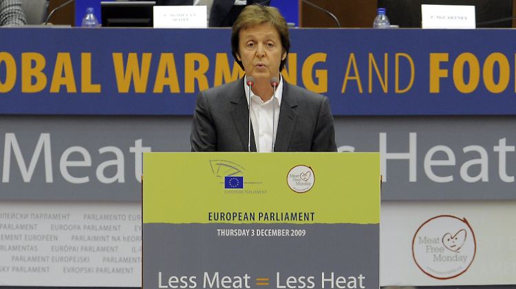 Paul McCartney 2009 vor dem EU-Parlament: "Ein fleischfreier Montag oder ein anderer fleischloser Tag ist der erste Schritt, der den Menschen ermöglicht, sich behutsam mit dieser Idee anzufreunden."