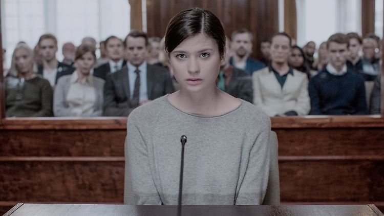 Maya muss sich in der Serie "Quicksand" wegen Mordes vor Gericht verantworten.