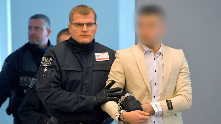 Der Verdächtige von Chemnitz ist wegen Totschlags und gefährlicher Körperverletzung angeklagt.