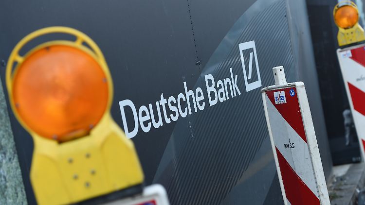 Dauerbaustelle: Auch ohne neue Fusion arbeiten Deutsche Bank und Commerzbank an umfassenden Reformen, inklusive Abbau tausender Stellen. 