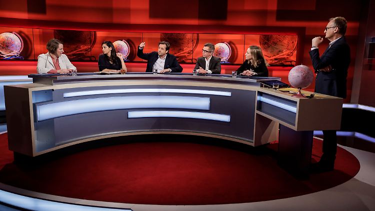 Plasbergs Gäste, von links nach rechts: Henrike von Platen, Collien Ulmen-Fernandes, Stephan Grünewald, Rainer Hank, Kristina Köhler