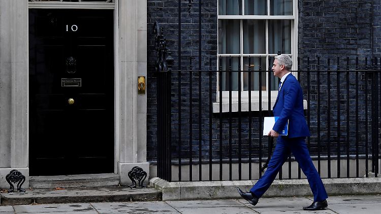 Unterwegs zum Amtssitz von Premier May in Downing Street 10: Brexit-Minister Steve Barclay.