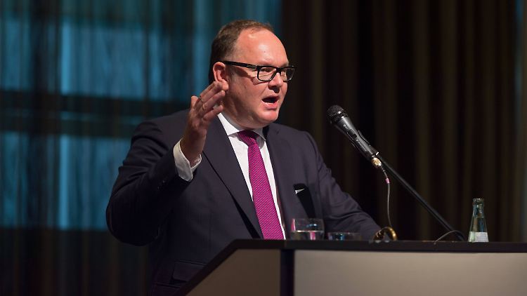 Finanz- und Kapitalmarktexperte Harald Christ sitzt im Präsidium des SPD-Wirtschaftsforums. Er war in leitenden Positionen bei der Deutschen Bank, der Ergo-Versicherung und der Deutschen Bank tätig.