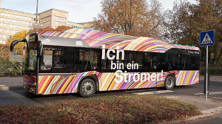 In Deutschland sind nach Branchenangaben erst rund 100 von 35.000 Bussen voll elektrisch unterwegs.