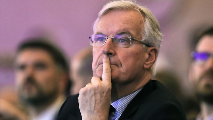 Hat er eine Idee aus der Brexit-Sackgasse? EU-Chefunterhändler Barnier signalisiert Spielräume und "ehrgeizige Änderungen" beim Zusatzvertrag. 