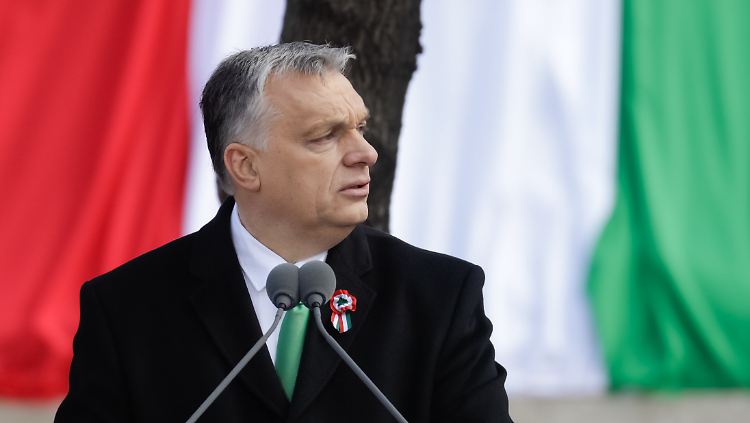 Die Fidesz-Partei des ungarischen Ministerpräsidenten Orban soll offenbar vorerst in der EVP bleiben.