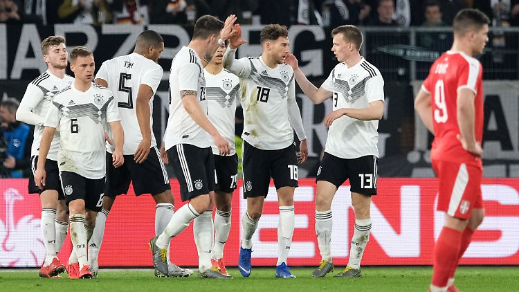 Deutscher Torjubel beim Ausgleich durch Goretzka. 