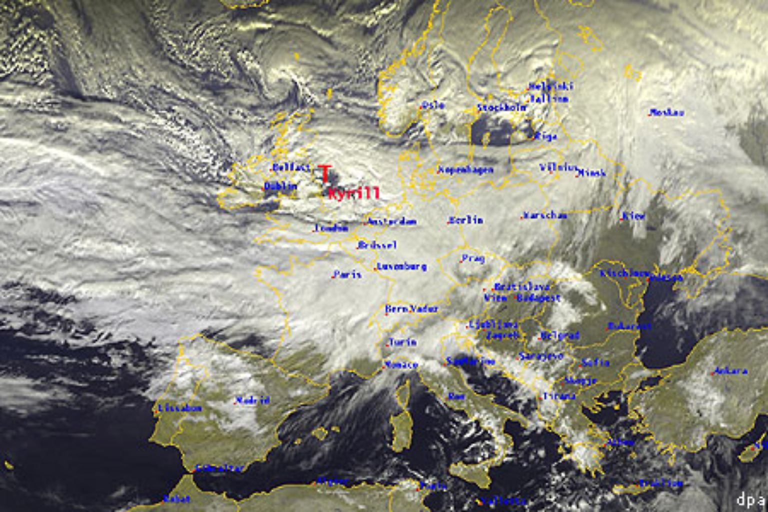 Das Tief "Kyrill" brachte einen der schwersten Stürme der letzten Jahre nach Deutschland und Europa. Der Sturm zog schneller vorüber, als Meteorologen ursprünglich erwartet hatten. Orkanböen mit bis zu 200 km/h kosteten mindestens zehn Menschen in Deutschland das Leben.