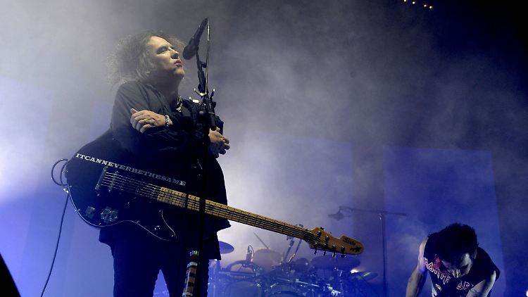 The-Cure-Frontmann Robert Smith hat die Bombe im südafrikanischen Radio platzen lassen.