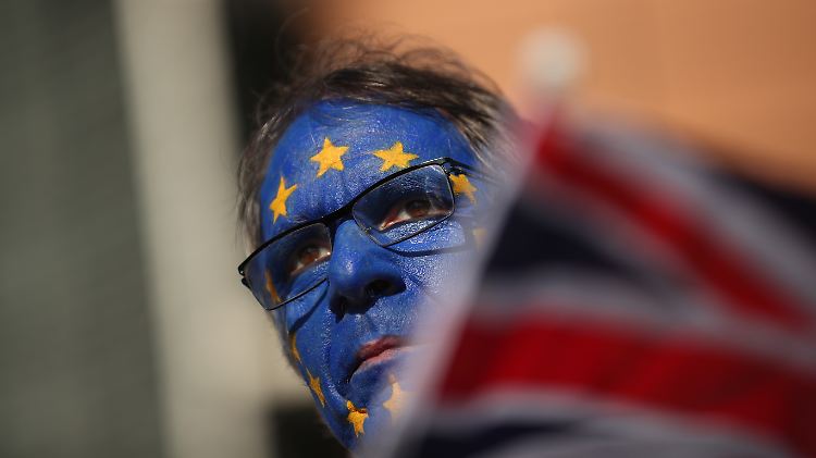 Hunderttausende Briten haben den seit Monaten andauernden Streit über den Brexit offenbar satt: Sie wollen einen Exit vom Brexit.