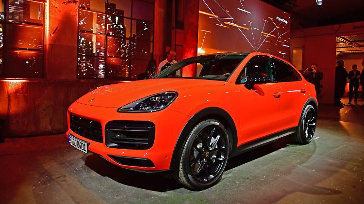 In der Garage 229 in Stuttgart präsentiert Porsche sein neues Cayenne Coupé.