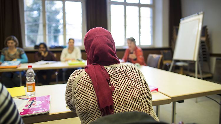 Am Ende der Integrationskurse sollen die Teilnehmer das Sprach-Niveau "B1" des gemeinsamen europäischen Referenzrahmens haben.