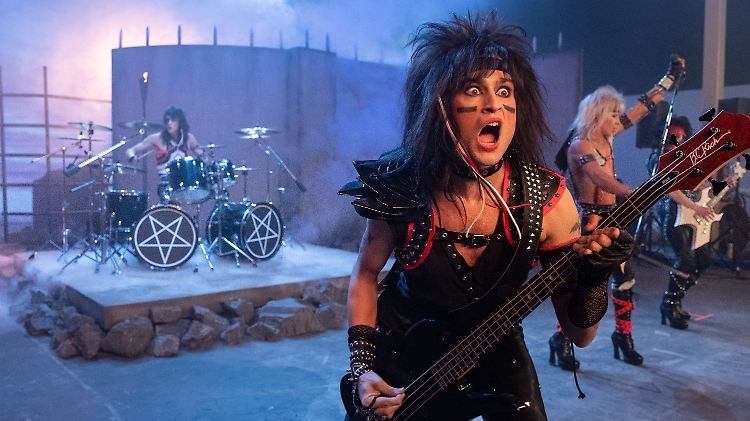 Das Biopic "The Dirt" lässt Mötley Crüe mit Hilfe von Schauspielern noch einmal auferstehen.