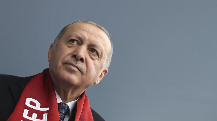 Der türkische Präsident Recep Tayyip Erdogan lässt international immer noch über Interpol nach Regime-Gegnern suchen.
