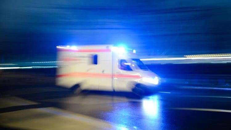 Die Krankenwagen sehen im Ausland mitunter anders aus. Die Telefonnummer ist aber in EU-Ländern gleich. 