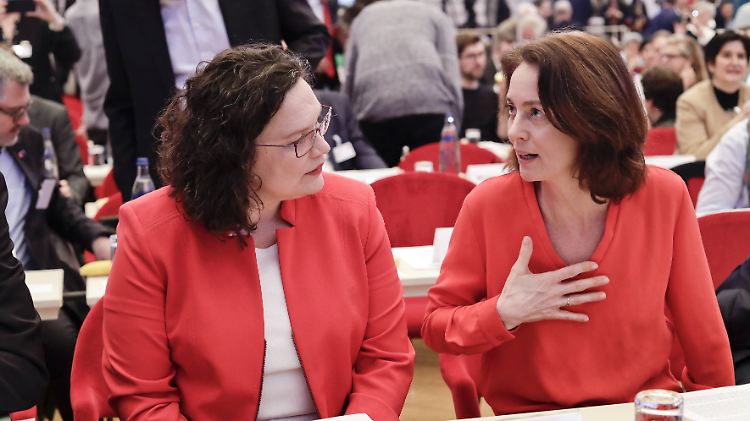 Parteichefin Andrea Nahles und die SPD-Spitzenkandidatin für die Europawahl Katarina Barley auf dem Konvent in Berlin.