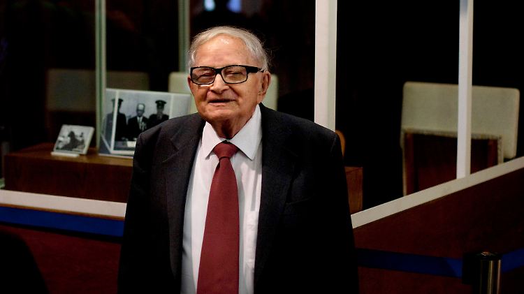 Rafi Eitan bei der Eröffnung einer Ausstellung über Eichmanns Gefangennahme in der Knesset im Jahr 2011.