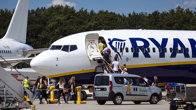 Ryanair leiht unter anderem von der Firma Crewlink Personal aus.
