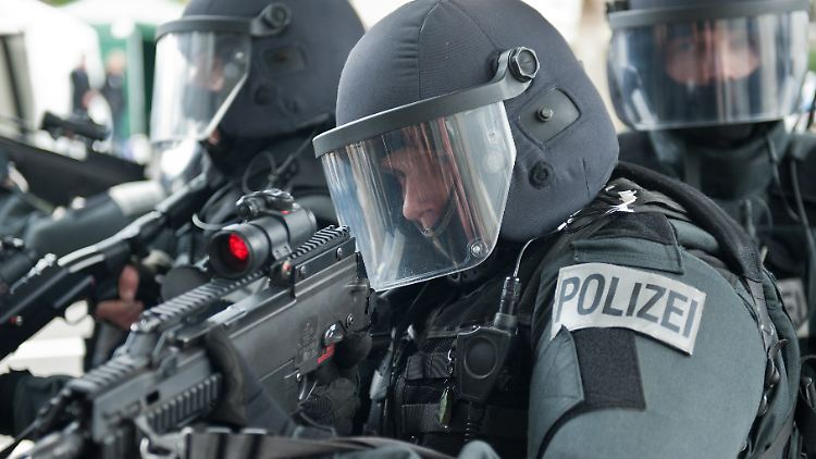 SEK-Beamte bei einer Übung.