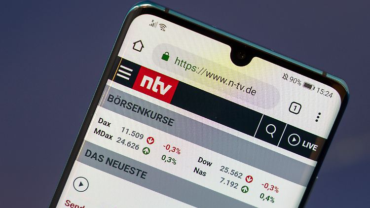 Immer mehr Menschen lesen Nachrichten auf dem Smartphone.