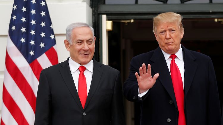 Netanjahu und Trump vor dem Weißen Haus.