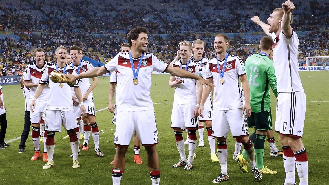 MATS HUMMELS gab 2014 den Turm in der Schlacht 2014 und erköpfte dazu auch noch das Siegtor im Viertelfinale gegen Frankreich. Später wurden dann aber mehr und mehr Geschwindigkeitsdefizite augenscheinlich, Ende 2018 machte er sein letztes Länderspiel - und wurde im Frühjahr dann schließlich von Löw aussortiert.