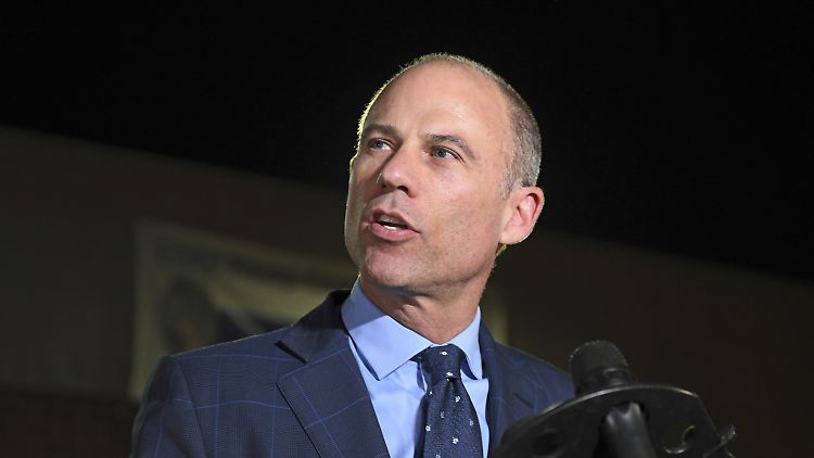 Avenatti wird gegen eine Kaution von 300.000 Dollar wieder freigelassen.